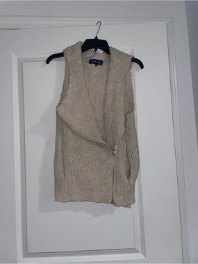Cream Sleeveless Hooded Knit Zip Vest